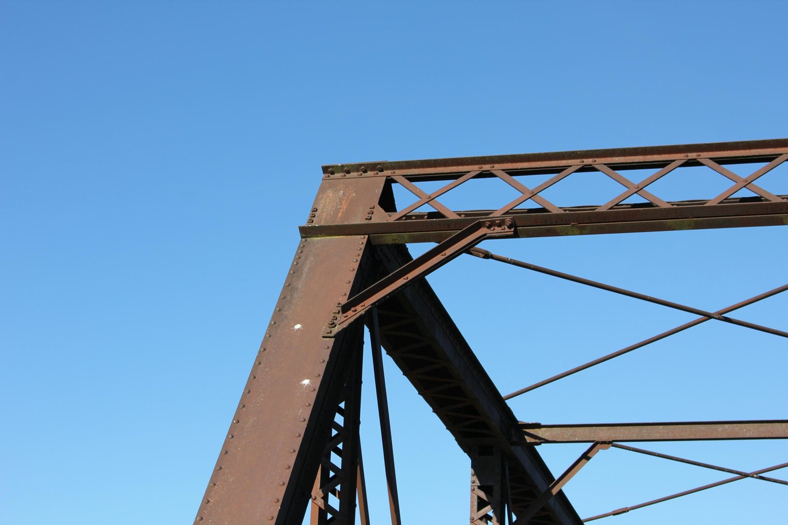 Heel bracing, center span